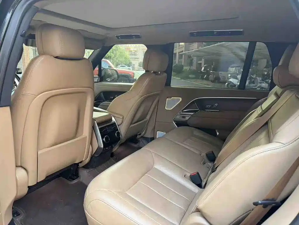 Land Rover Range Rover 2023 3.0 L6 400PS мест Long Wheelbase