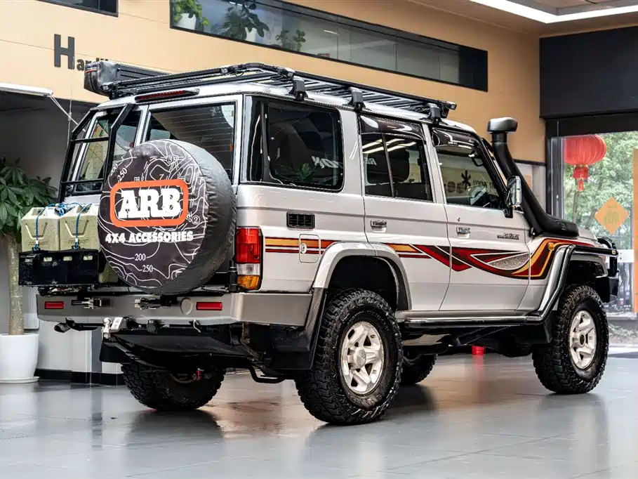 Toyota Land Cruiser LC76 2016 4.0L