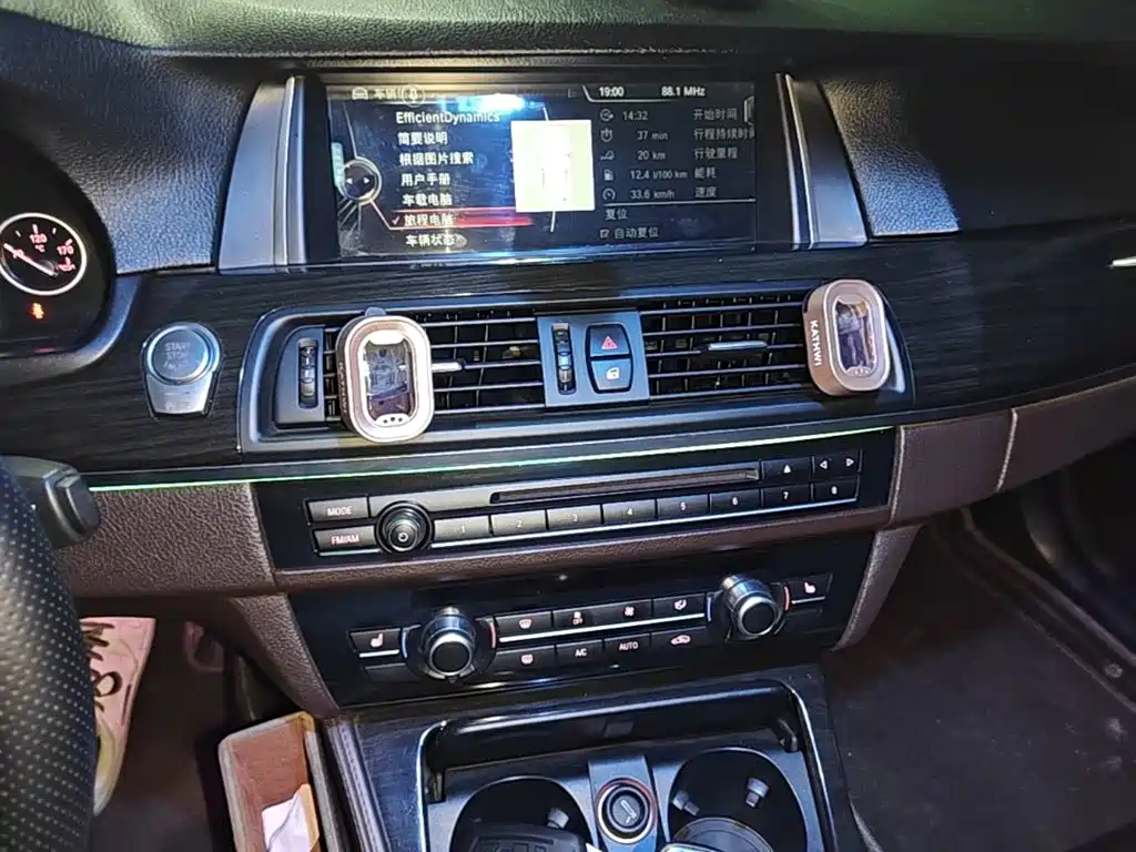BMW 5 Series — миниатюра 13