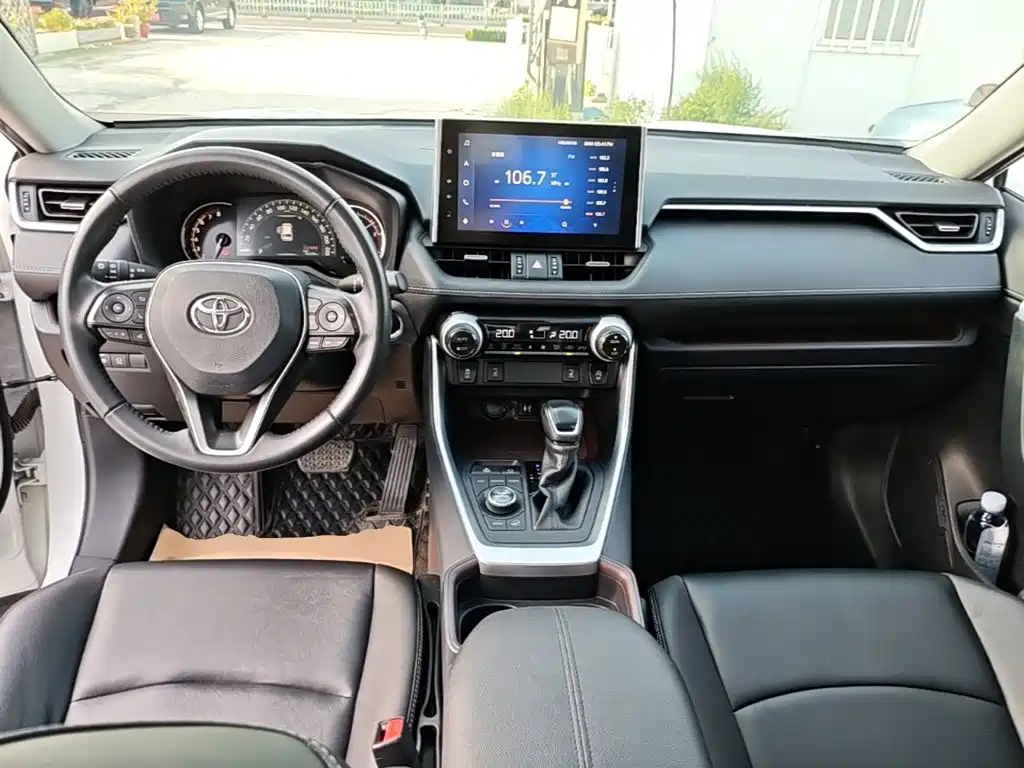 Toyota RAV4 — миниатюра 6