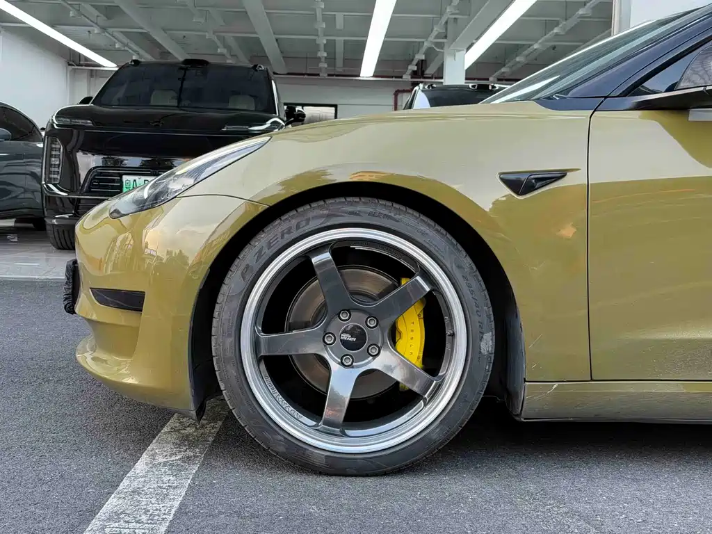 Tesla Model 3 — миниатюра 4