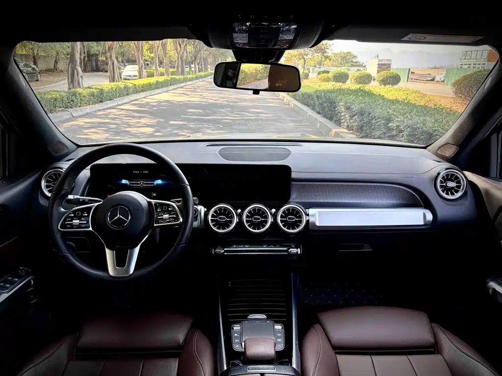 Mercedes-Benz GLB — миниатюра 9