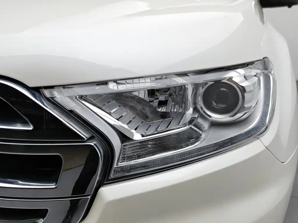 Ford Everest — миниатюра 7