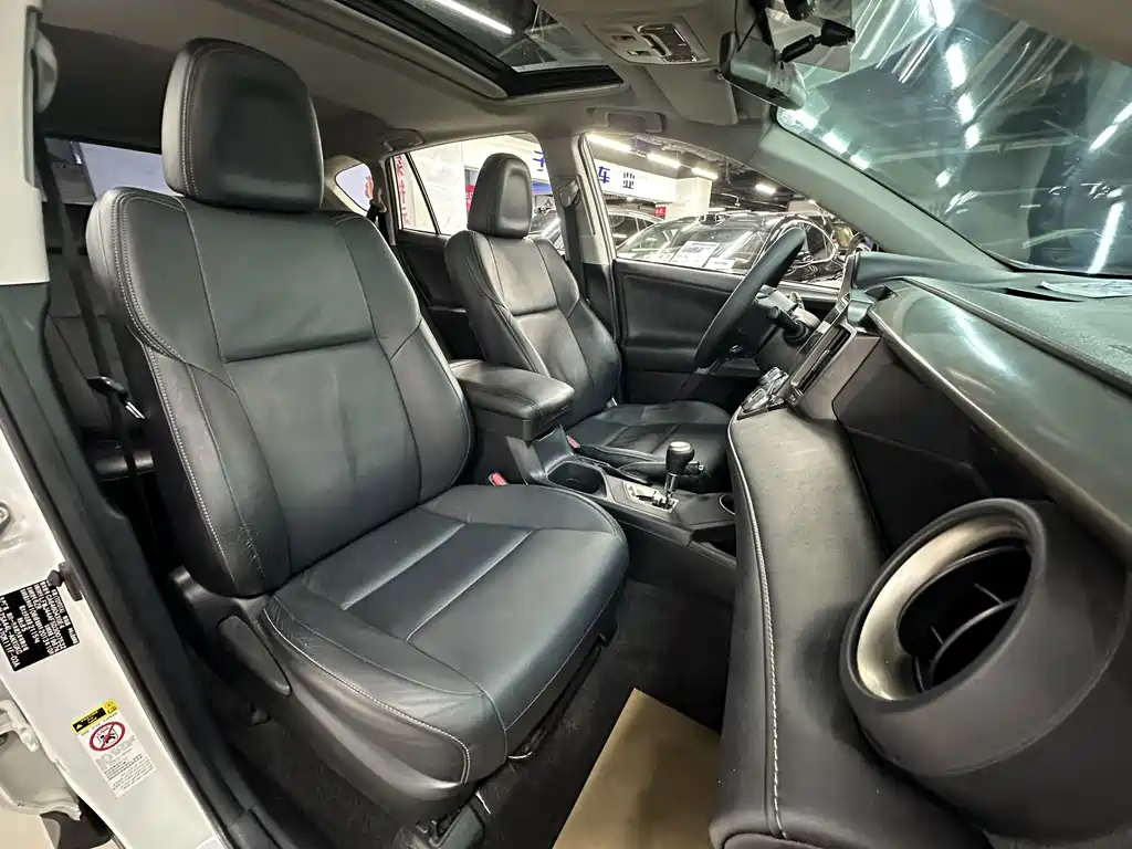 Toyota RAV4 — миниатюра 8