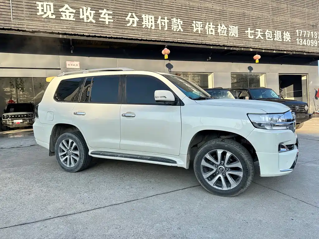 Toyota Land Cruiser 2011 5.7L AT