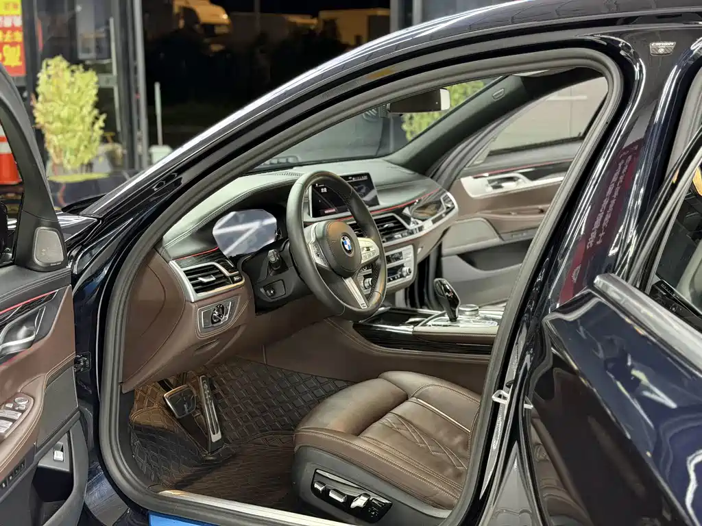 BMW 7 Series — миниатюра 12