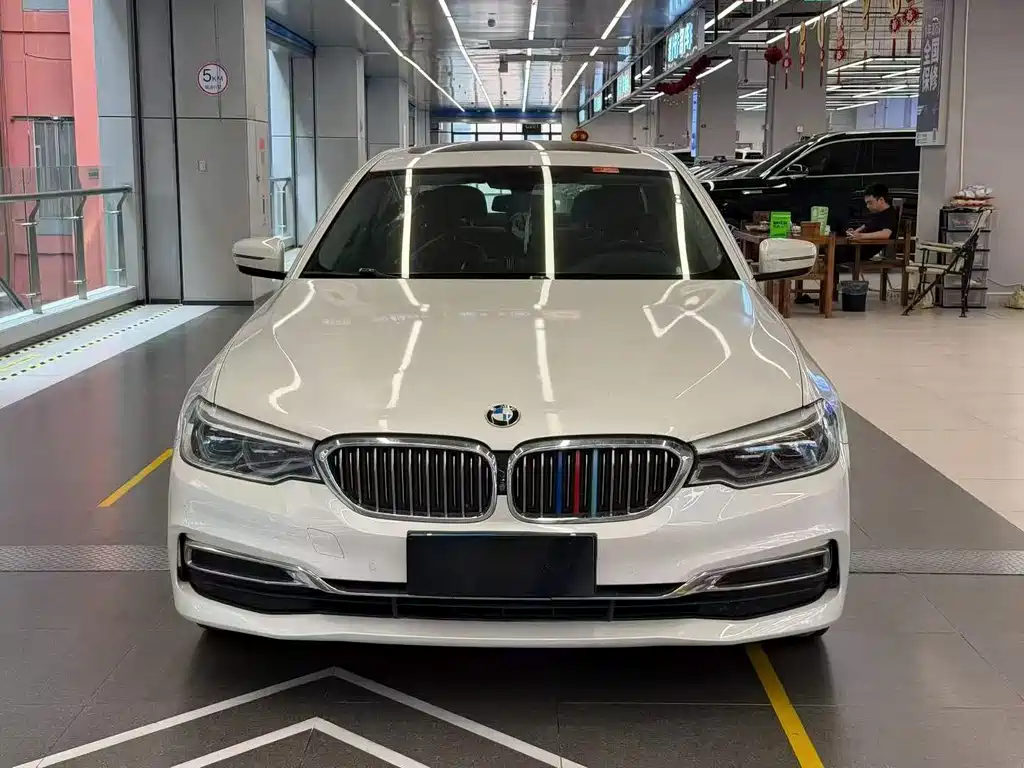 BMW 5 Series — миниатюра 2