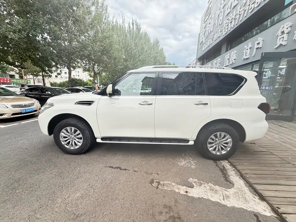 Nissan Patrol — миниатюра 5