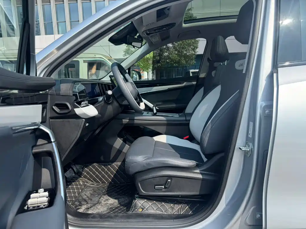 Geely Boyue L — миниатюра 8