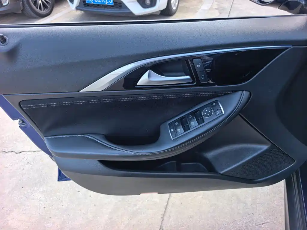 Infiniti QX30 — миниатюра 9
