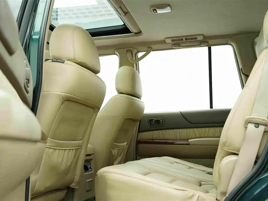 Nissan Patrol — миниатюра 12