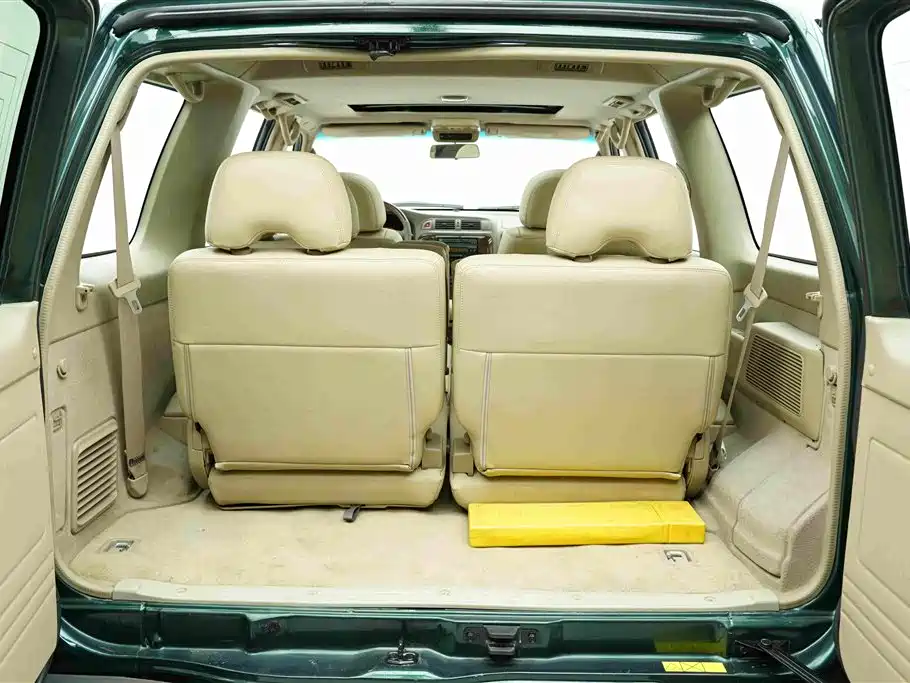 Nissan Patrol — миниатюра 24