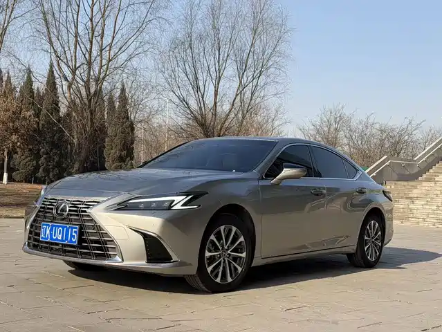 LEXUS ES 2025