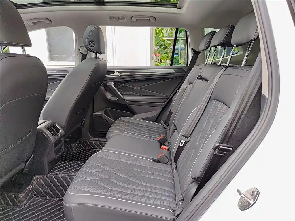 Volkswagen Tiguan L L 2024 330TSI AT Smart