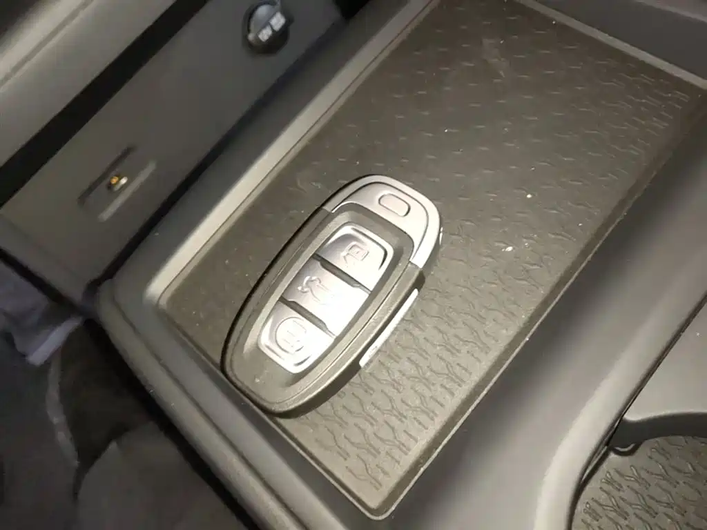 Hongqi E-QM5 2025 500km