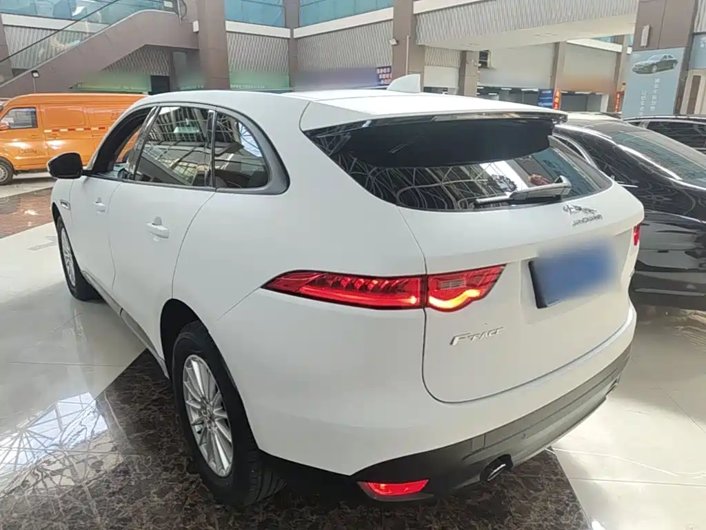 Jaguar F-PACE — миниатюра 5