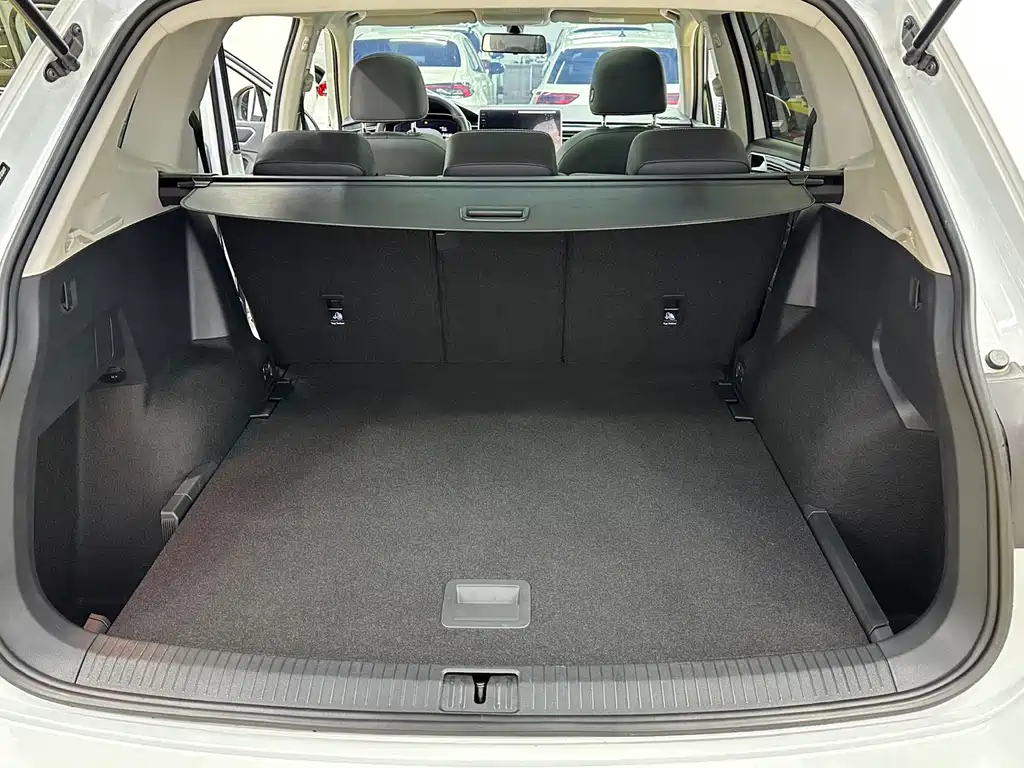 Volkswagen Tiguan L — миниатюра 17