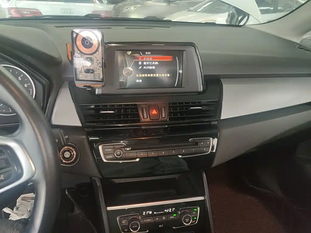 BMW 2 Series Active Tourer — миниатюра 13