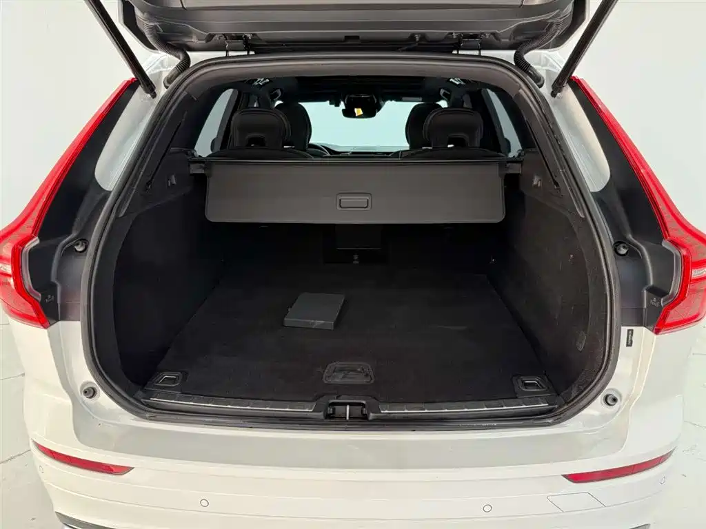 VOLVO XC60 PLUG IN HYBRID