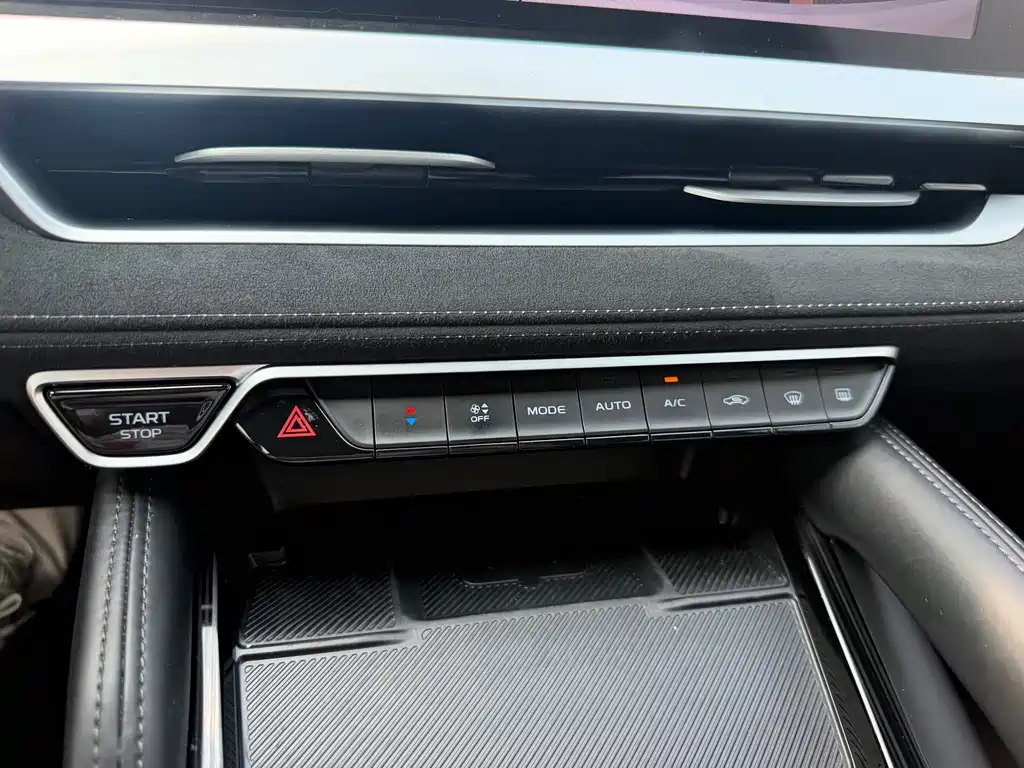 Geely Xingyue L — миниатюра 30