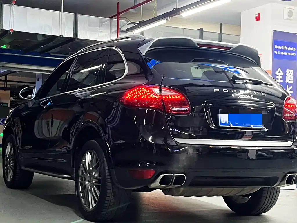 Porsche Cayenne — миниатюра 6