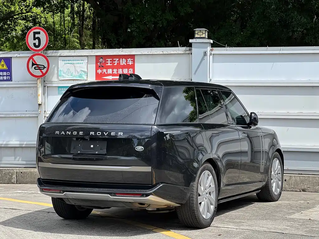 Land Rover Range Rover 2025 3.0 L6 360PS