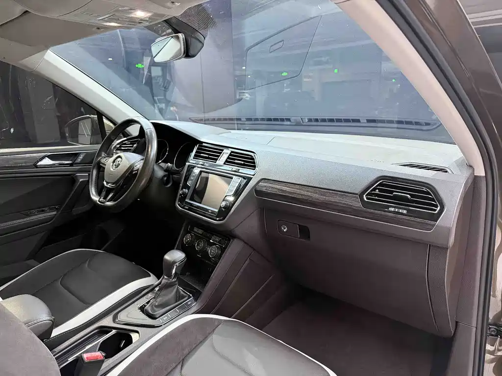 Volkswagen Tiguan L — миниатюра 12