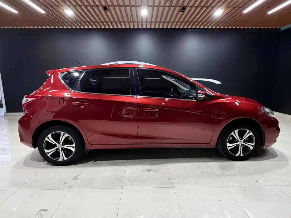 Nissan Tiida — миниатюра 5