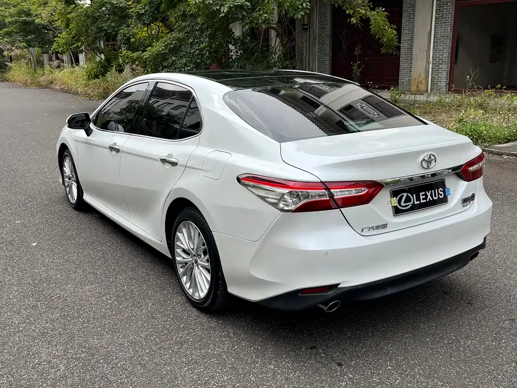 TOYOTA CAMRY