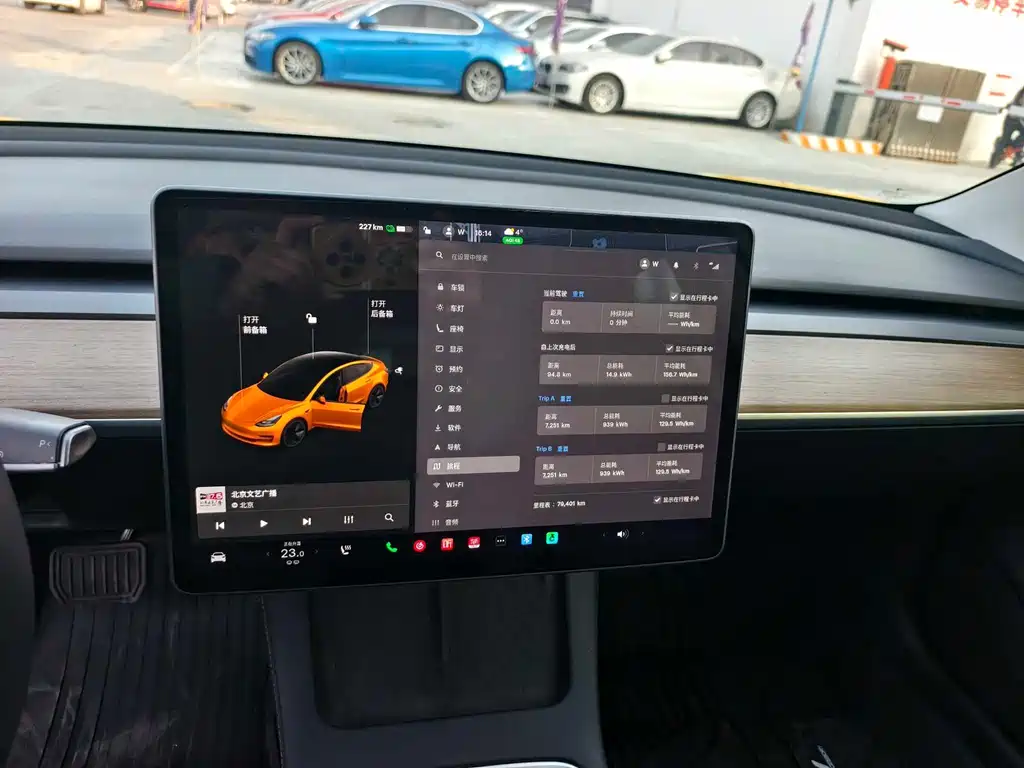TESLA MODEL 3