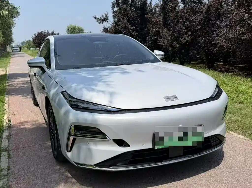 Geely Galaxy Galaxy 8 8 2025 130km EM-i Luxury