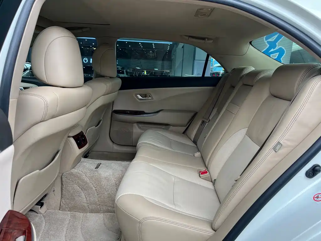 Toyota Crown — миниатюра 8