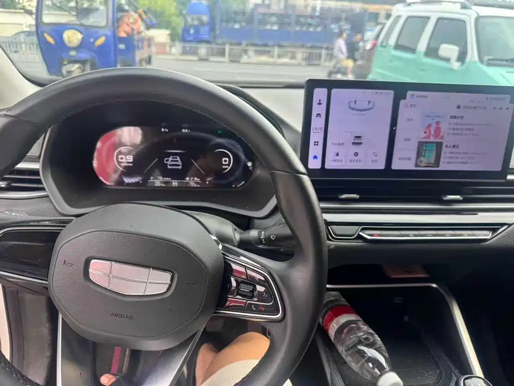 Geely Emgrand 2025 4 1.5L MT