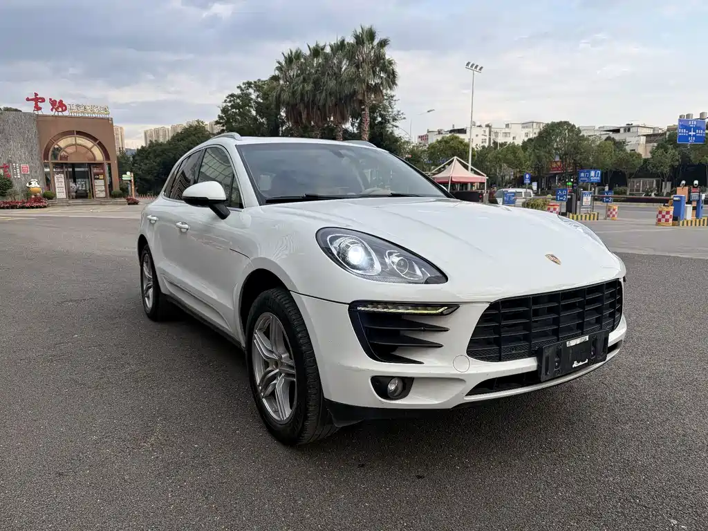 Porsche Macan — миниатюра 3