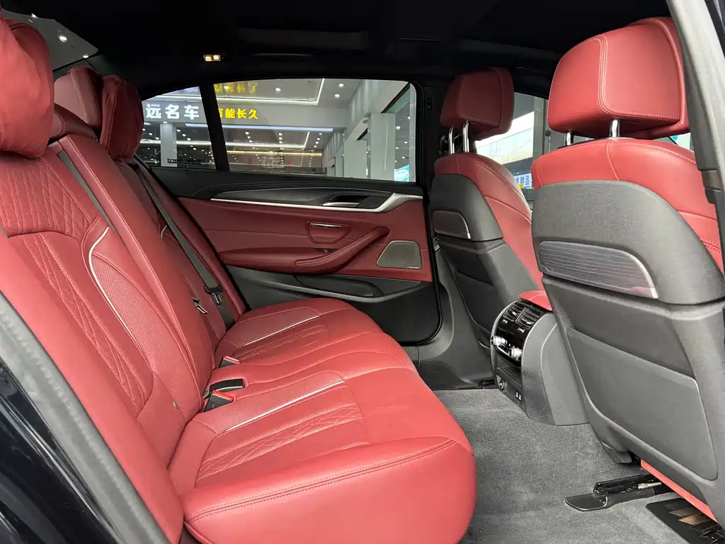 BMW 5 Series — миниатюра 10