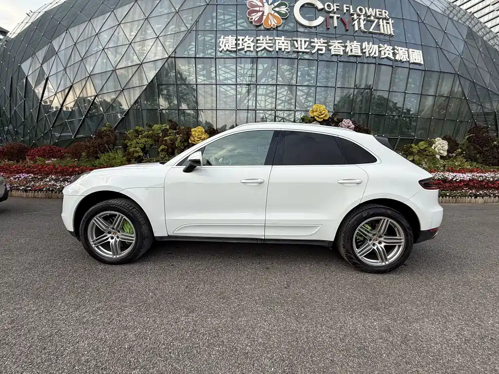 Porsche Macan — миниатюра 8