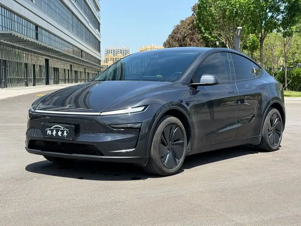 Tesla Model Y 2025