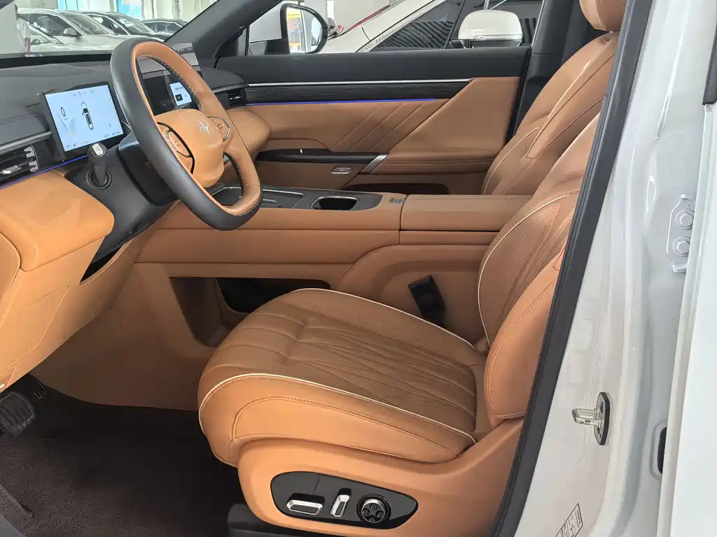 Dongfeng eπ008 2025 210Ultra 5 мест