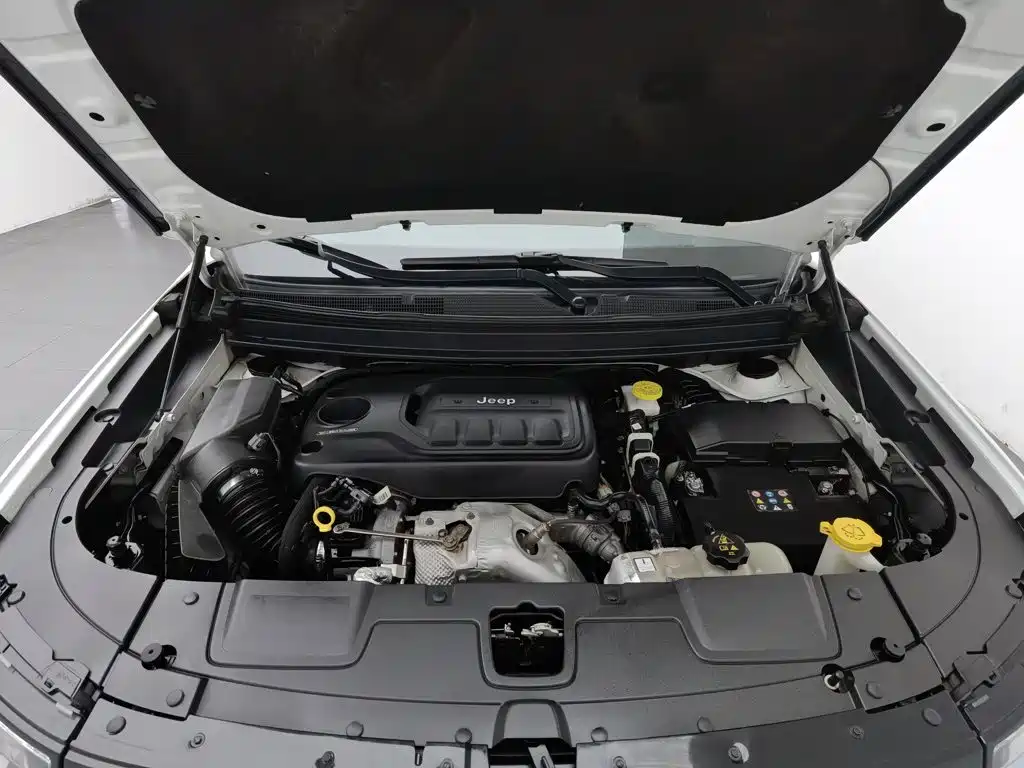 Jeep Grand Commander — миниатюра 6