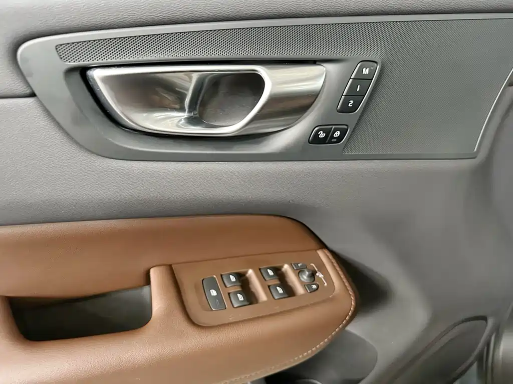 Volvo XC60 — миниатюра 13