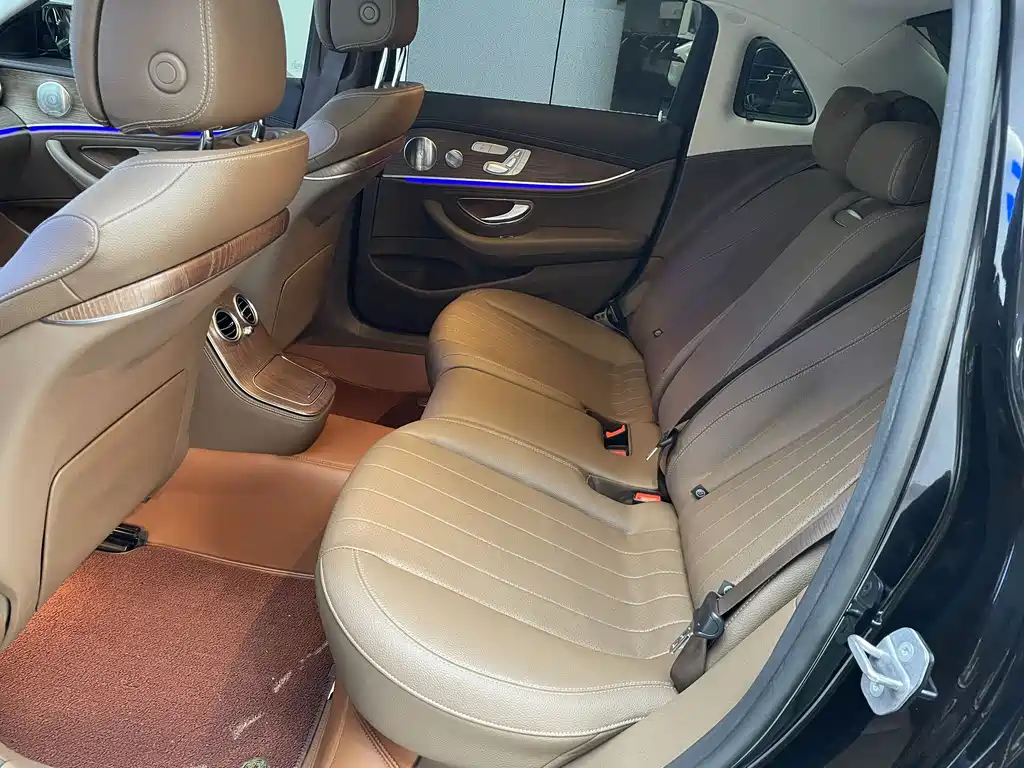 Mercedes-Benz E-Class — миниатюра 7
