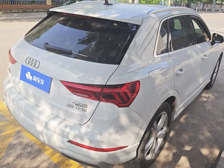 Audi Q3 1.4 л 2021 г. Белый, пробег 45900 км