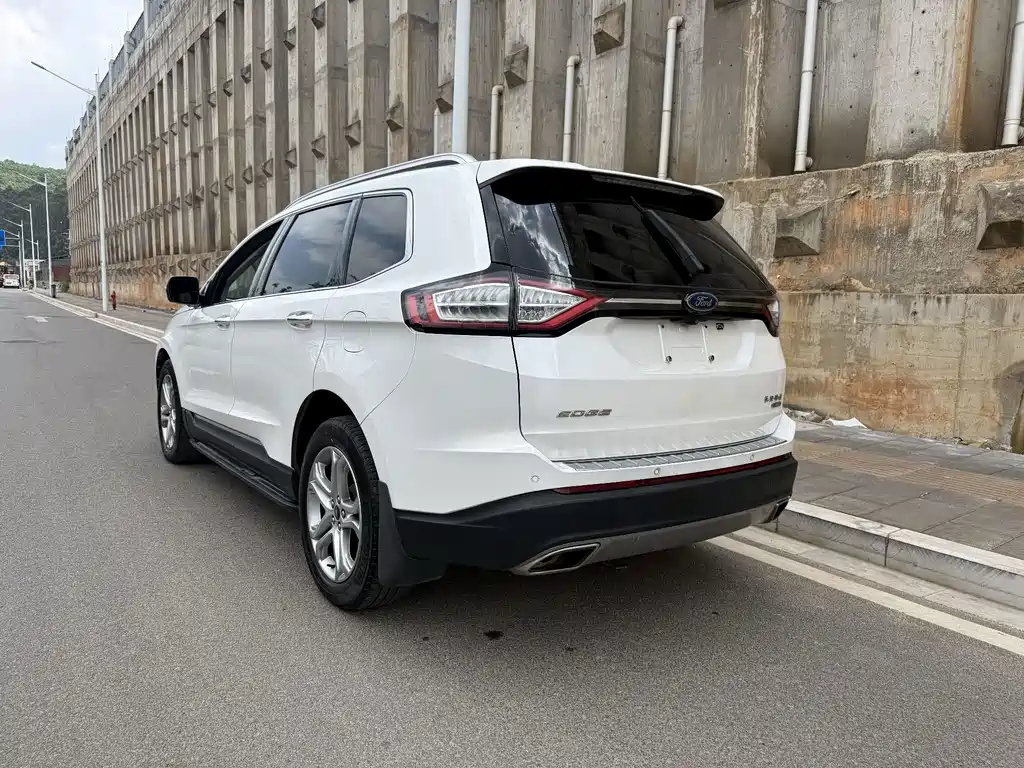 Ford Edge — миниатюра 13
