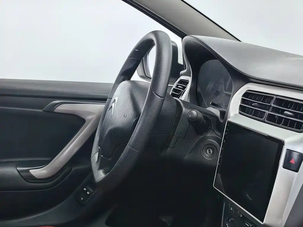 Citroen Elysee — миниатюра 22
