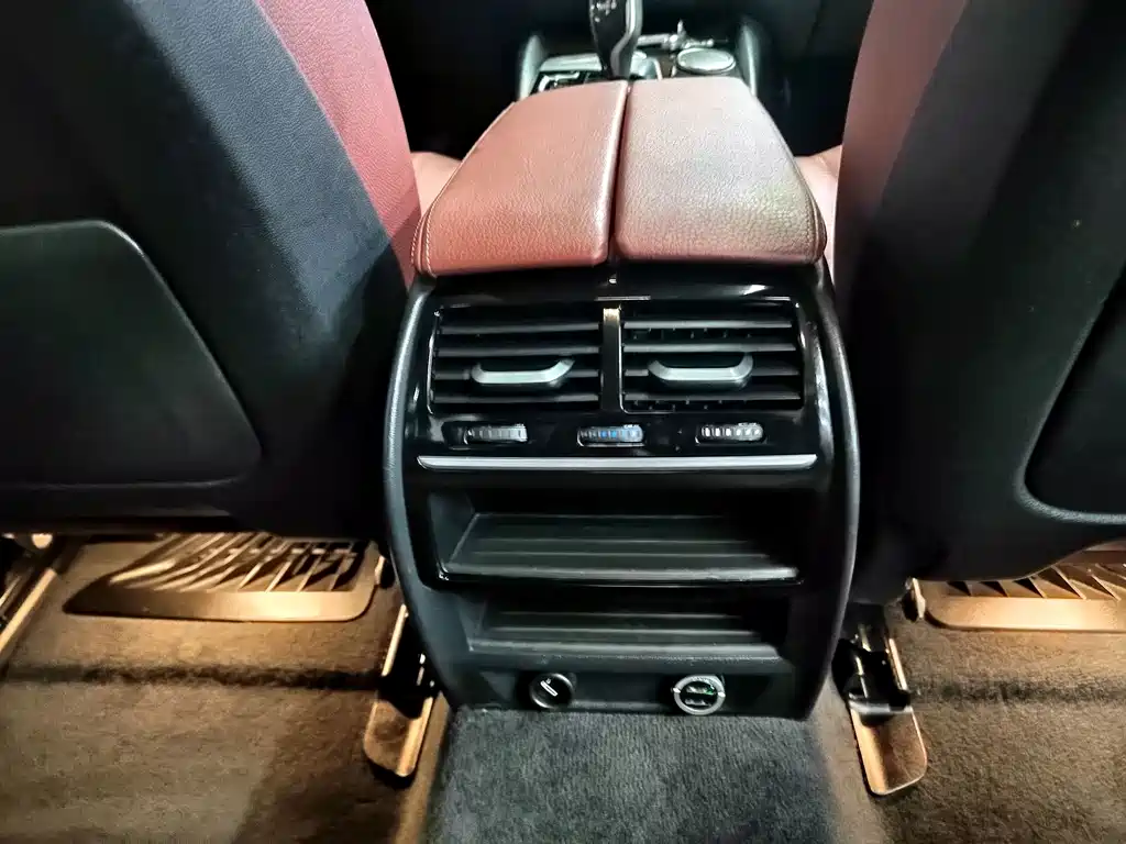 BMW 5 Series — миниатюра 10