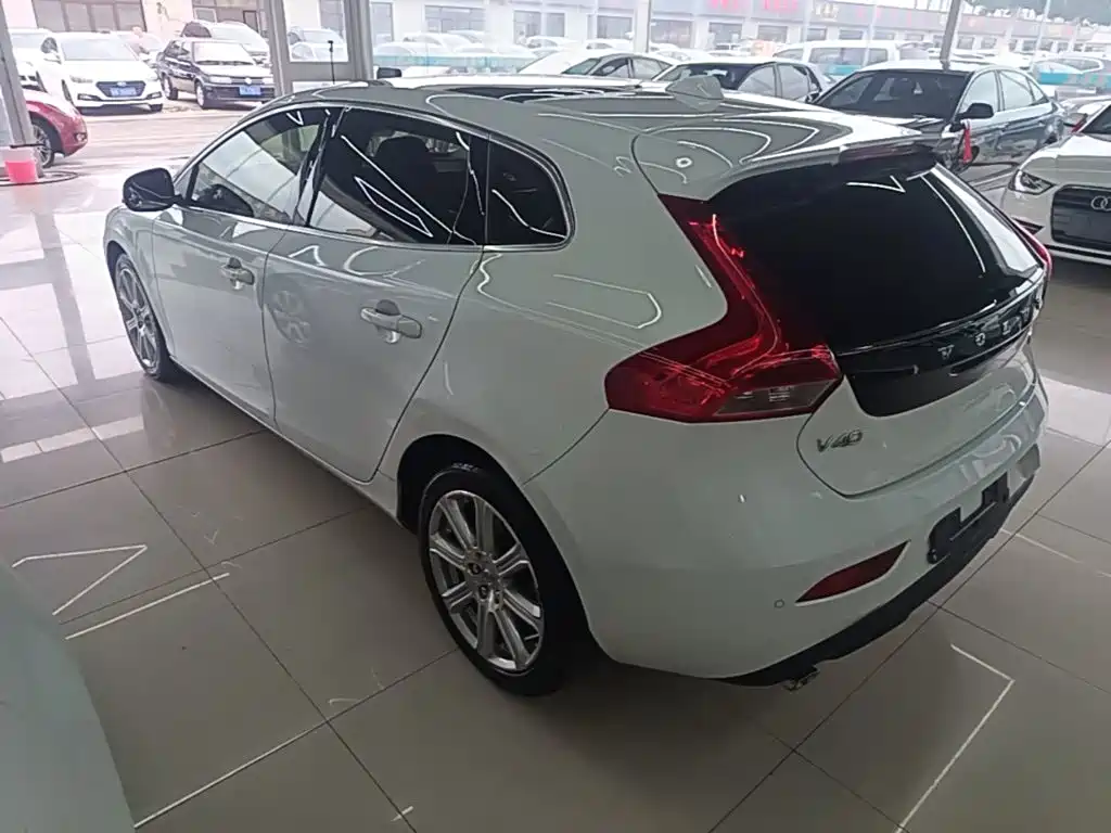 Volvo V40 — миниатюра 5