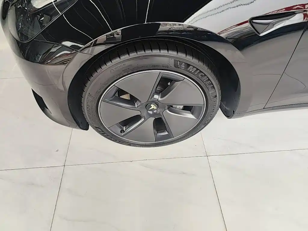 Tesla Model 3 — миниатюра 23