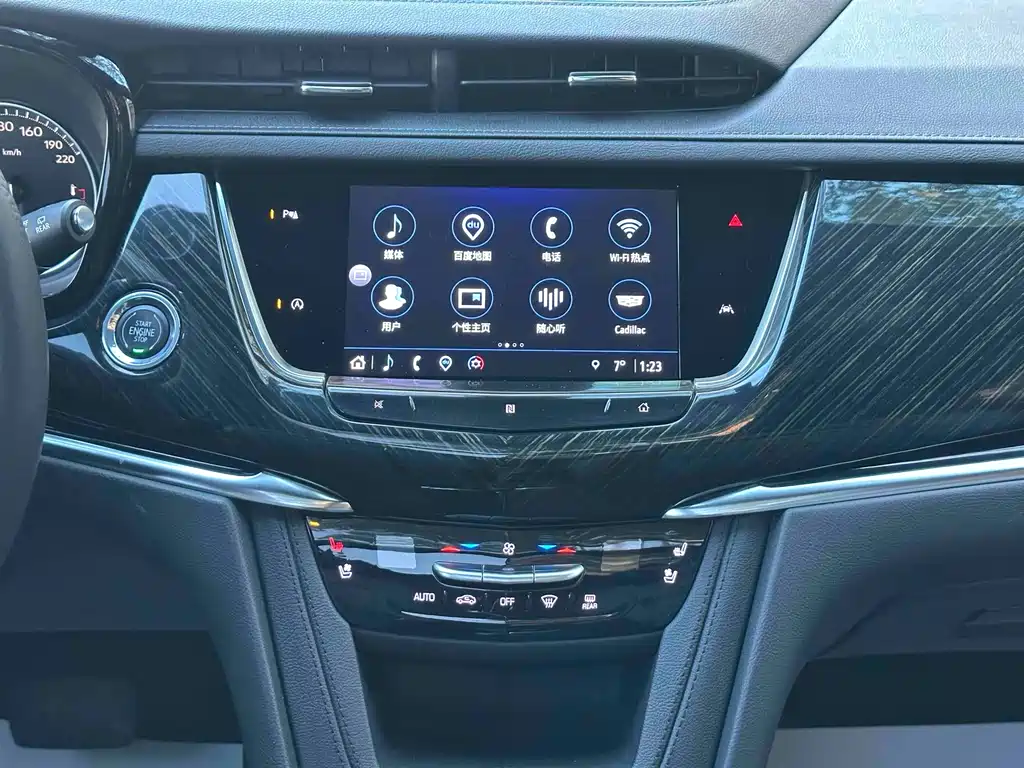 CADILLAC XT6