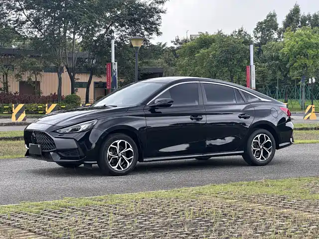 2022 MG 5