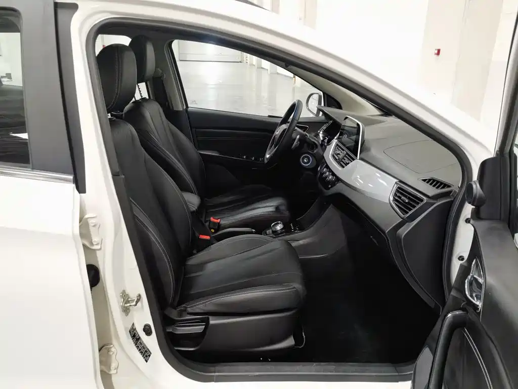 Baojun 310W — миниатюра 23
